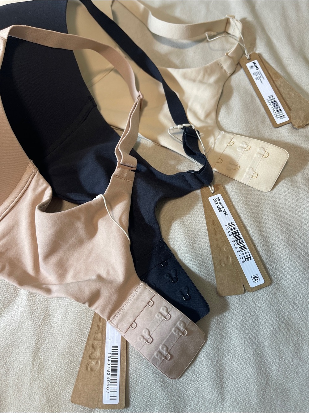 SKIMS 3-Piece Bundle Fits Everybody T-Shirt Bra Set 36DD NWT - Picture 3 of 4